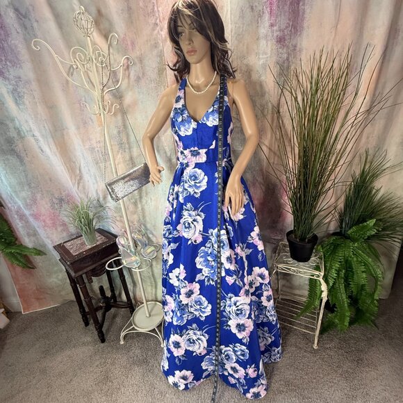 📌When The Back Is Just As Beautiful As The Front Floral Prom - Formal Gown - Picture 7 of 16